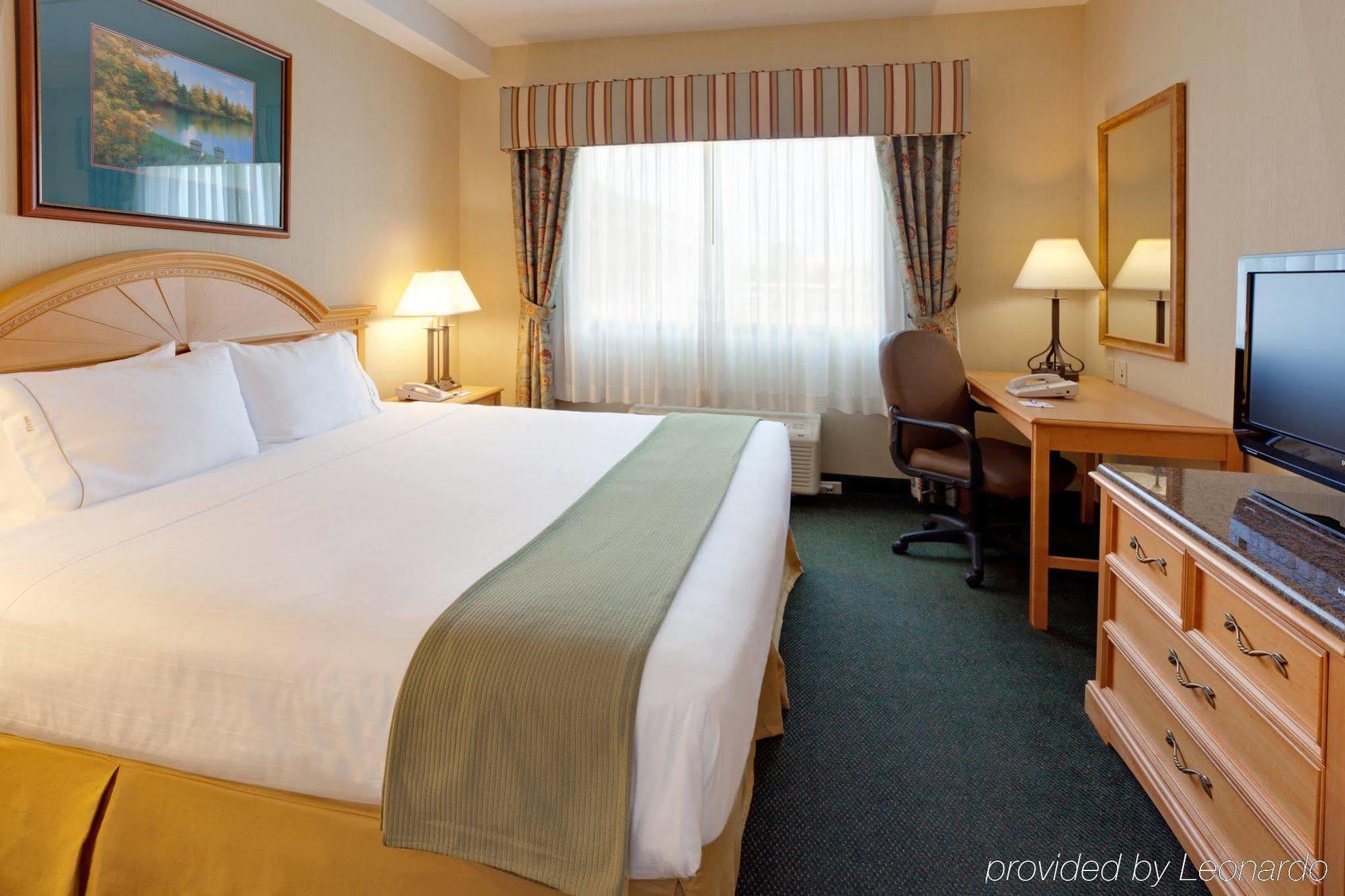 Holiday Inn Express Hotel & Suites Watertown - Thousand Islands, An Ihg Hotel Habitación foto